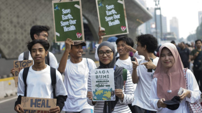 Puluhan Anak Muda Relawan SDGs Heroes Gelar Kampanye Kesehatan & Lingkungan di Car Free Day Bundaran HI