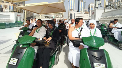 Jemaah Calon Haji Maktour Al Fath Tunaikan Badal Umrah, Gunakan Skuter Matik untuk Tawaf dan Sa'i