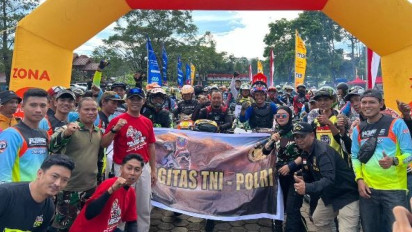 Tak Hanya Ikuti Event One Day Saja, Tim Trail Polres Palopo Juga Berbagi Alquran