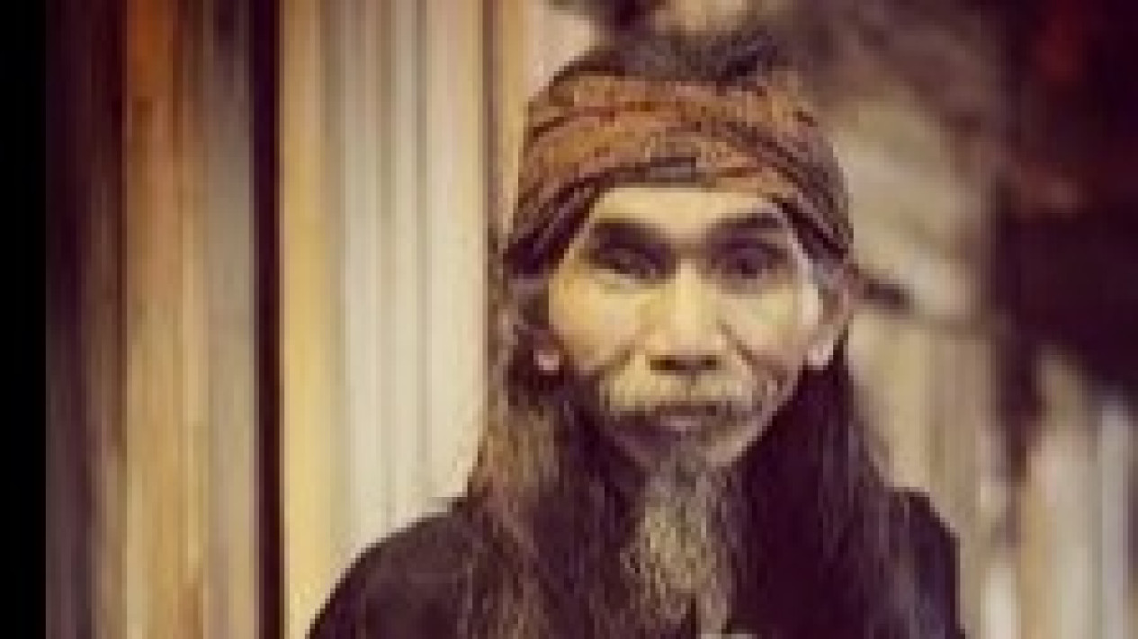 Sosok Abuya Mama Ghufron yang Viral Berdalil dengan Bahasa Arab Susah Dimengerti
            - galeri foto