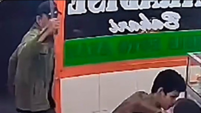 HP Seorang Perempuan Raib Dirampas Maling Bergolok di Jakarta Barat Saat Makan di Warteg