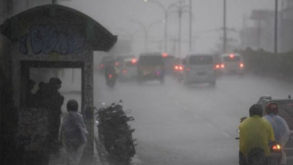 Waspada! BMKG Peringatkan Risiko Hujan Sedang hingga Lebat di Sebagian Besar RI