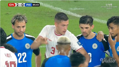 Jadi Sorotan Netizen, Aksi Berkelas Jay Idzes Mengarahkan Pemain Lain untuk Ambil Posisi Menutupi Pemain Filipina yang Jatuh