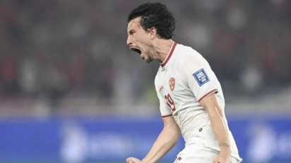 Netizen Sampai Terharu, Thom Haye Menangis di Pelukan Sang Ayah usai Bawa Timnas Indonesia Lolos Putaran Ketiga Kualifikasi Piala Dunia 2026