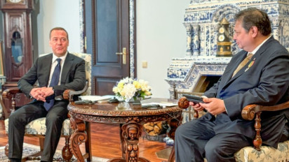 Menko Airlangga Berkunjung Langsung ke Rumah Mantan Presiden Rusia di Moskow, Bahas Masalah Apa?