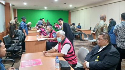 Kejagung Serahkan 10 Tersangka Kasus Korupsi Timah ke Kejari Jaksel