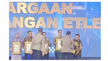 Pemkab Kotim Terima Penghargaan Dari Polri Atas Bantuannya Untuk Pengembangan Implementasi Tilang Elektronik