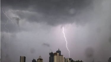 BMKG Rilis Prakiraan Cuaca Ibu Kota Provinsi Minggu Ini, Jakarta dan Surabaya Berpotensi Hujan Petir