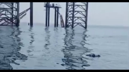 Perahu 16 Pencari Besi Tua Tenggelam Tertimpa Rumah Kontainer di Laut Bangkalan, Satu Tewas Tujuh Lainnya Hilang