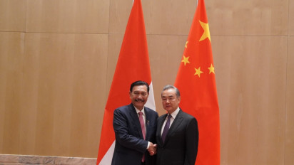 Temui Menlu Tiongkok, Menko Luhut Bahas Usulan Tiga Arah Kerja Sama dengan China: Dorong Bangun Pabrik PLTS di Indonesia