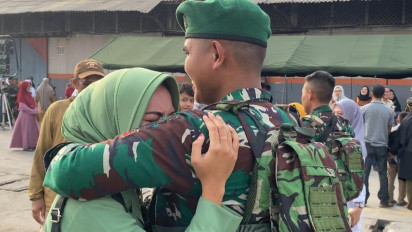 Pelepasan Prajurit ke Papua Diwarnai Tangis Haru