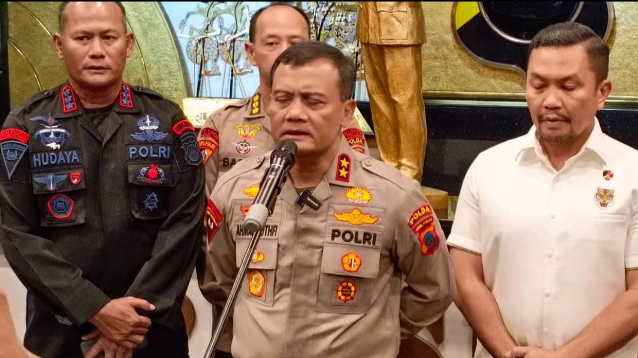 Polda Jateng Tetapkan 10 Orang Jadi Tersangka Kasus Pengeroyokan Maut Bos Rental di Sukolilo Pati
            - galeri foto