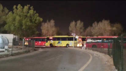 Bus Antre di Jalur Arafah-Muzdalifah