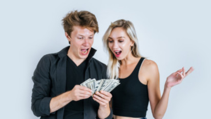 Ada Kejutan Besar, 5 Zodiak Ini Diramal Akan Dapat Hadiah Spesial Bulan Juni 2025: Leo Naik Jabatan, Taurus CLBK!