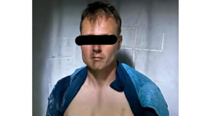 Bule Jerman Ngamuk Pukul Pengendara Perempuan dan Lempar Polisi Pakai Batu