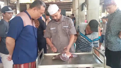 Petugas Kesehatan Temukan Cacing Hati pada Hewan Kurban di Kabupaten Banyumas