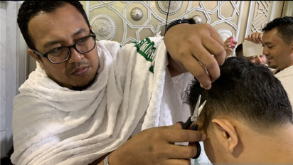 Cukur Gundul Tahallul di Jamarat