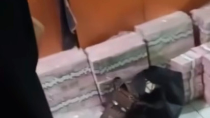 Viral Rekaman Video Detik-detik Penggerebekan Pabrik Uang Palsu di Jakarta Barat, Mengejutkan Didapati Pelaku Lakukan Ini...
