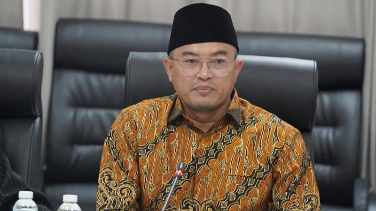 Tegas, DPR Tolak Keras Wacana Pejudi Online Dapat Bansos
            - galeri foto