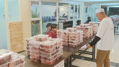 Masjid Al Akbar Surabaya Mulai Potong dan Distribusikan Daging Kurban Hari Ini