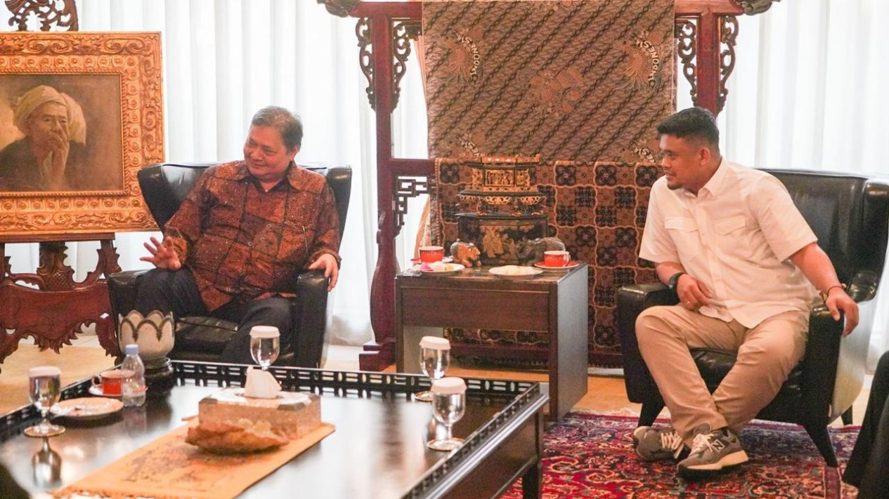 Bobby Nasution dan Ijeck Bertemu di Kediaman Airlangga, Bakal Duet di Pilgub Sumut?
            - galeri foto