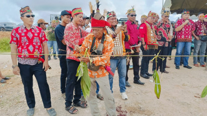 Terbukti Langgar Adat Suku Dayak, Perusahaan Besar di Kotim Dipasangi Hinting Adat