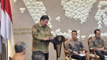 Rupiah Tembus Rp16.400 Lebih per Dolar, Airlangga Sebut Pelemahan Disebabkan Penguatan Ekonomi AS: Kita Monitor Saja