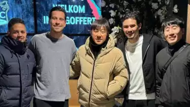 Ferdy Bachdim dengan Shin Tae-yong dan pemain keturunan Timnas Indonesia.