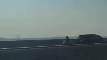 Viral, Pemotor Nekat Melawan Arah di Tol Layang MBZ, Kok Bisa?