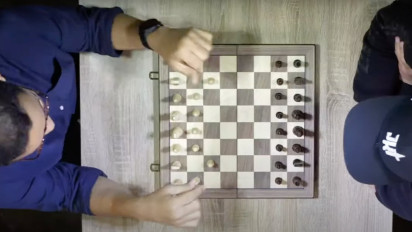 Open 2 Pion, Cara Anies Baswedan Main Catur Disebut Netizen Sindiran Politik: Mohon Maaf, Pakai Aturan Tongkrongan