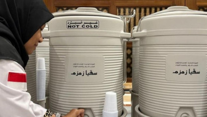 Jemaah Indonesia Dilarang Bawa Air Zamzam dalam Koper Bagasi, Perhatikan Aturannya Berikut