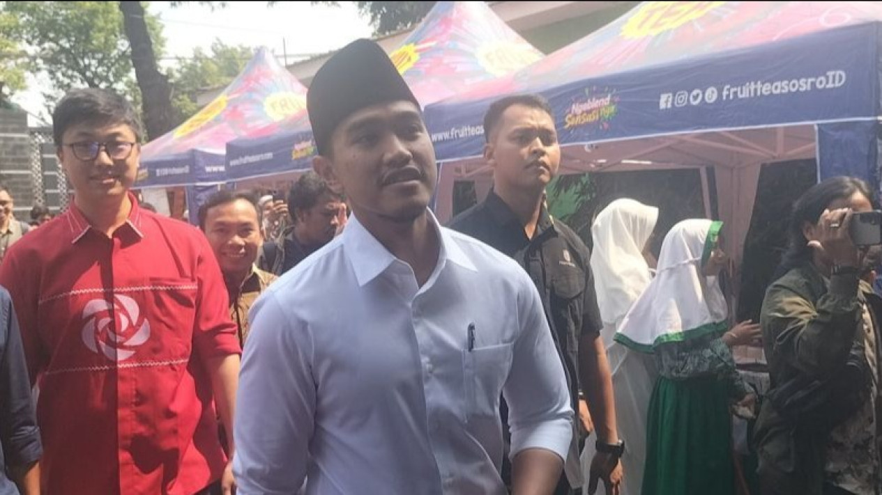 Mirip Jokowi, Kaesang Pangarep Mulai Gerilya Sholat Jumat Temui Warga dan Pimpinan Muhammadiyah
            - galeri foto