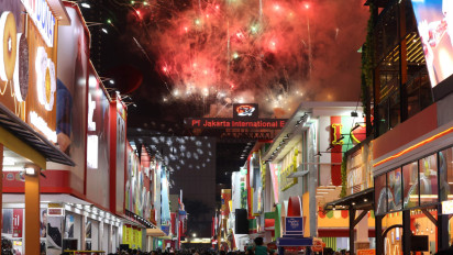 Kembang Api Jakarta Fair Kemayoran Meriahkan Hari Ulang Tahun 497 DKI Jakarta