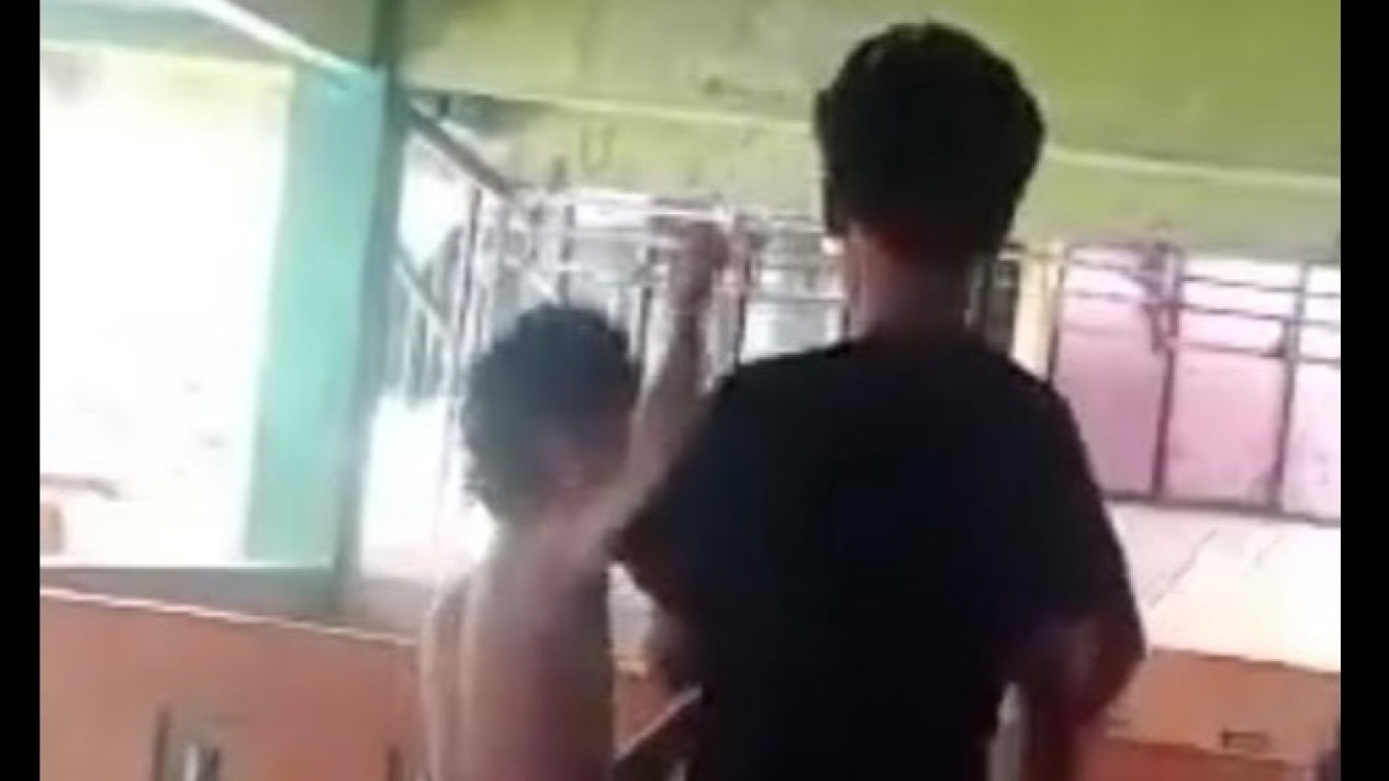 Viral Video Duel 2 Pria di Ternate, 1 Tewas
            - galeri foto