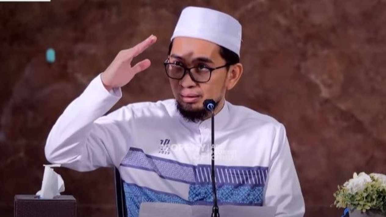 Imam Baca Al-Fatihah Sangat Cepat, Kapan Waktu yang Tepat Bagi Makmum Baca Al-Fatihah? Jangan Salah Lagi, Ini Kata Ustaz Adi Hidayat
            - galeri foto