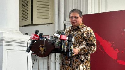 Jokowi Minta Airlangga dan Jajarannya Terus Komunikasi dengan Tim Prabowo, Kawal Proyeksi Perekonomian RI pada Pemerintahan Baru