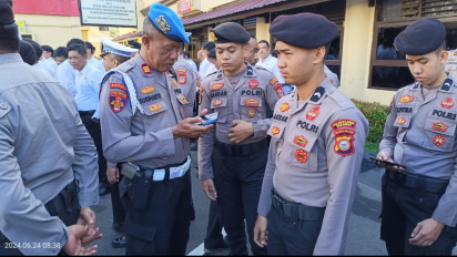 Berantas Judi Online, Polrestabes Makassar Razia Ponsel Personil