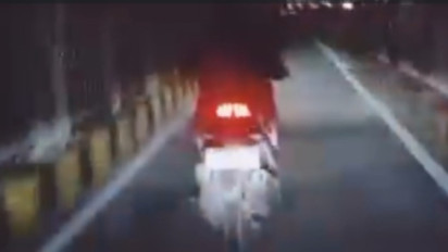 Viral, Pengendara Sepeda Motor Kejar-kejaran dengan Debt Collector di Tol Suramadu