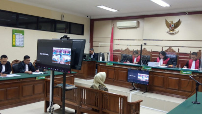Siska Wati, Terdakwa Kasus Korupsi Pemotongan Insentif Pegawai BPPD Sidoarjo Jalani Sidang Perdana