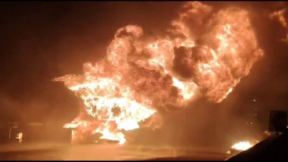 Truk Tangki Pertamina Terbakar di Tol Ngawi