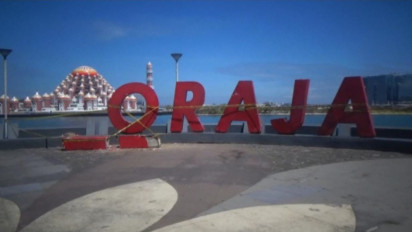 Remaja di Makassar Tewas Diduga Terjatuh Saat Memanjat Ikon Huruf T di Anjungan Toraja