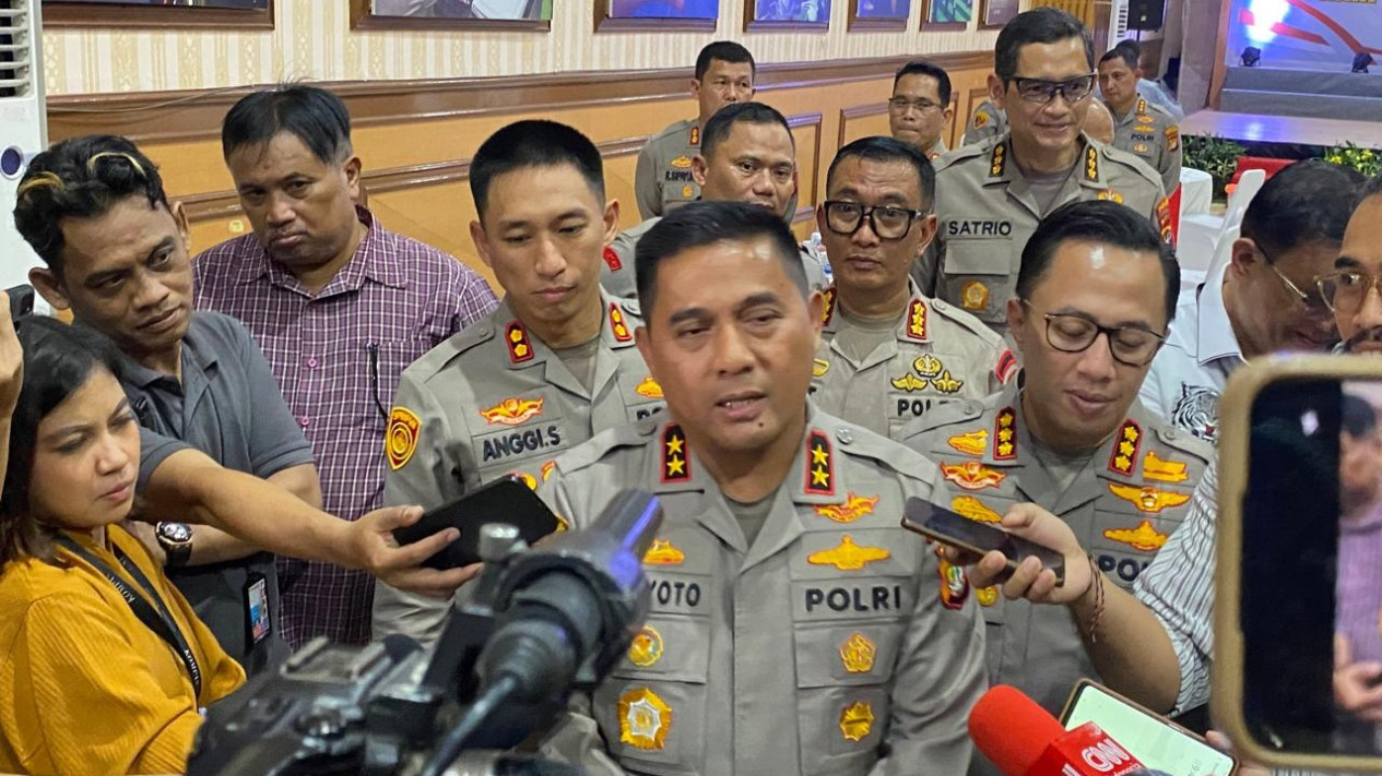 ICW Desak Kapolri Copot Kapolda Metro Jaya Irjen Karyoto karena Dinilai Gagal Tangani Kasus Firli Bahuri
            - galeri foto