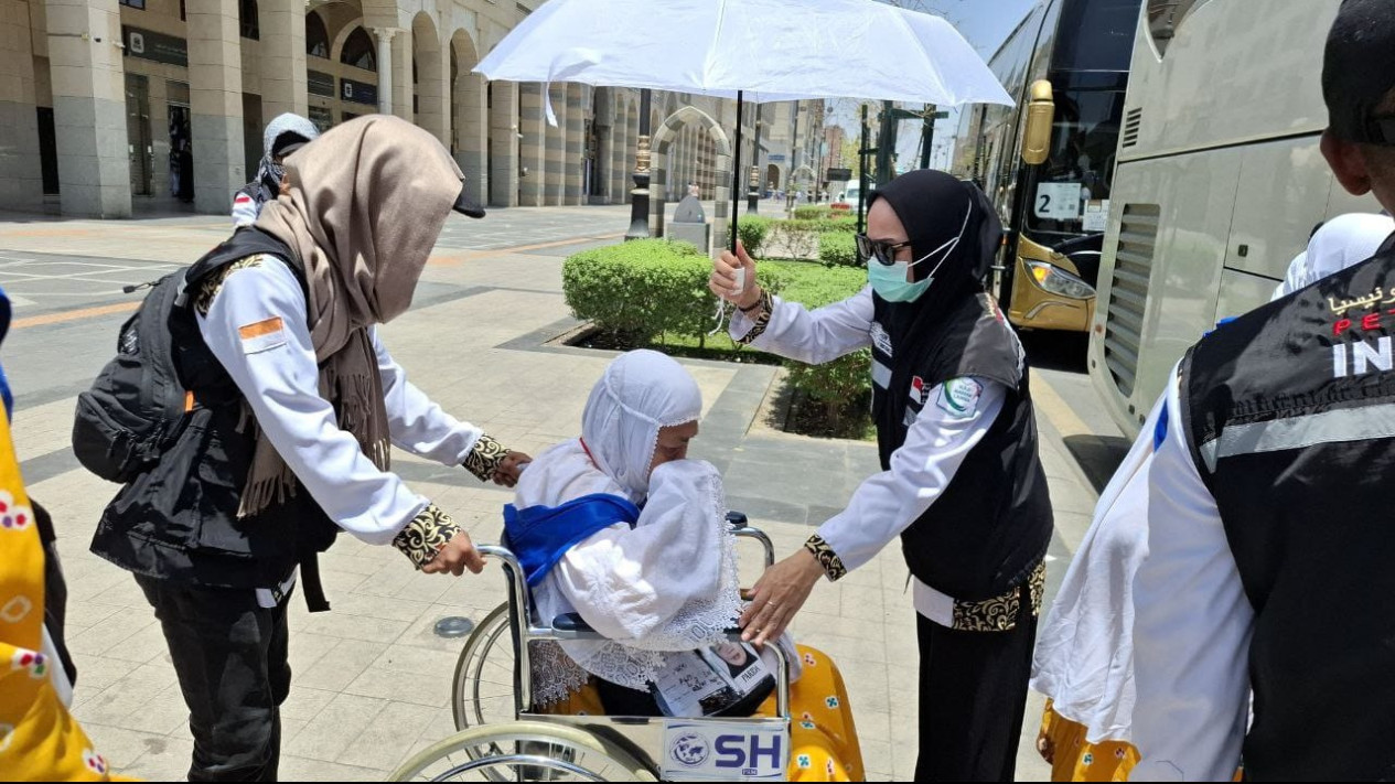 Jemaah Haji Gelombang II Mulai Datang ke Madinah
            - galeri foto