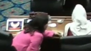 Heboh Ribuan Anggota DPR RI Dan DPRD Hobi Main Judi Online, Anggota DPRD Dari PDIP Ini Kepergok main Slot saat Rapat