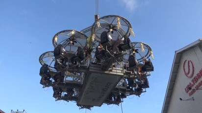 Nikmati Kuliner sambil Uji Adrenalin di Restoran Gantung di Seminyak, Bali