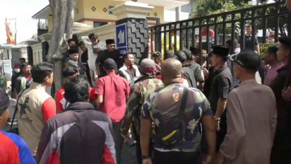Sidang Lanjutan Eks Bupati Probolinggo, Dua Kelompok Massa Ricuh di Pengadilan Tipikor Surabaya