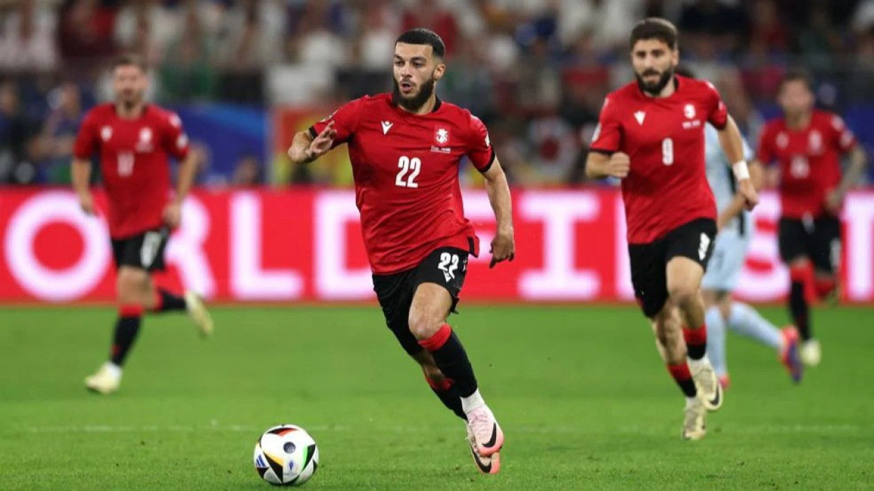 Bursa Transfer Liga Italia: Striker Idaman Sulit Didapat, AC Milan Siap Angkut Top Skor Euro 2024 Sebagai Mesin Gol Anyar
            - galeri foto