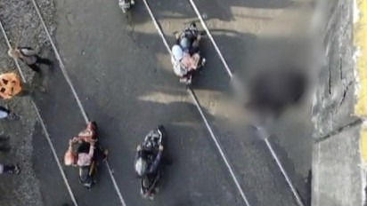 Detik-Detik Petugas Damkar Evakuasi Pria Gantung Diri di Flyover Cimindi, Lihat Hal Ini di Sekitar Korban