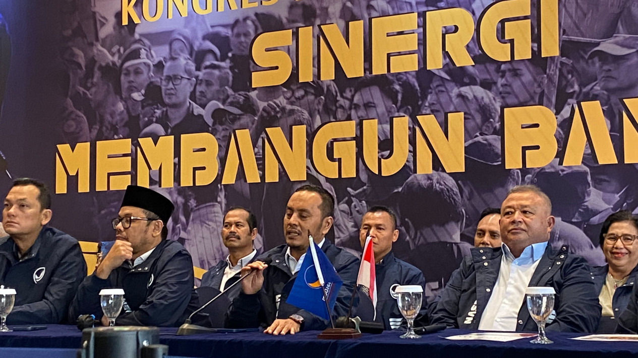 Partai NasDem Ungkap Alasan Undang Jokowi dan Prabowo di Kongres III
            - galeri foto