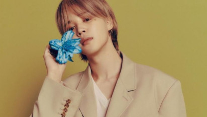 Lirik Lagu Smeraldo Garden Marching Band – Jimin BTS feat. Loco, dengan Romanization hangul dan Terjemahan Bahasa Indonesia